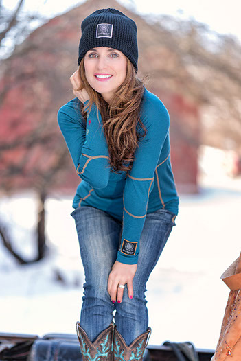 Find your snöVana! Look great in fun and trendy wear for the slopes. snöVana crossover crew in teal and winter hat in black